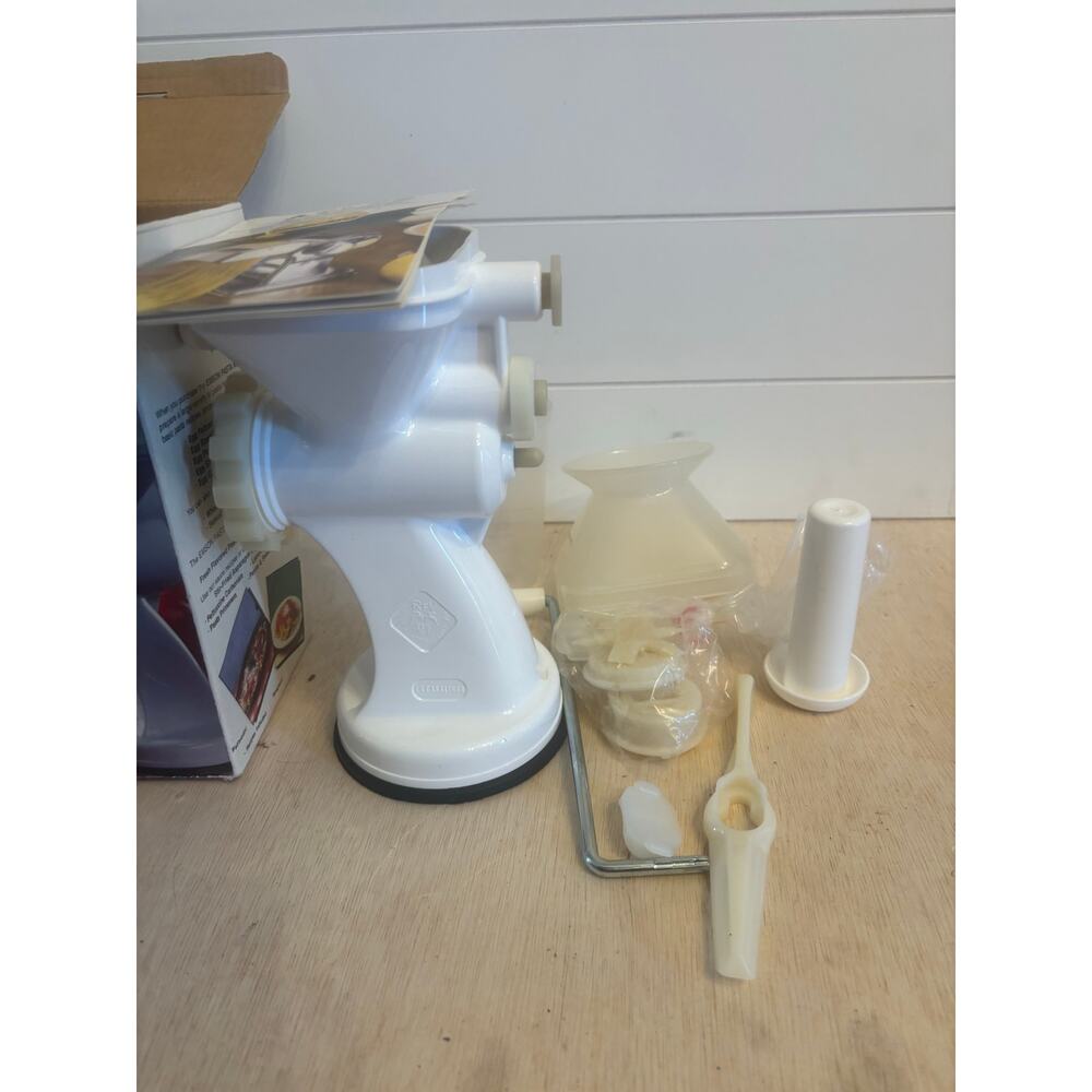 Vintage Emson Pasta Machine 5 Shapes With All Parts And Manual Made In Italy - Picture 2 of 10